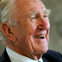 Former prime minister Malcolm Fraser dies after short illness