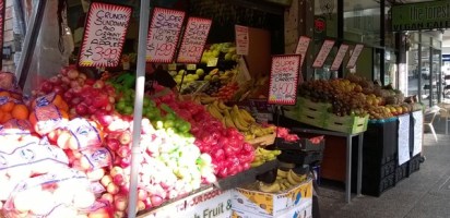 Community “cash-mob” to support Brisbane fruit shop in fight against supermarket giants