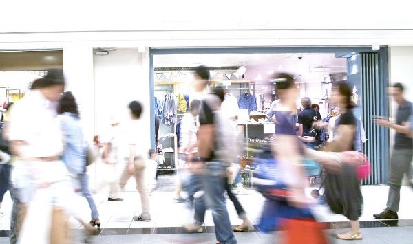 MP David Leyonhjelm proposes scrapping all weekend penalty rates but small business group says that would be “a bridge too far”