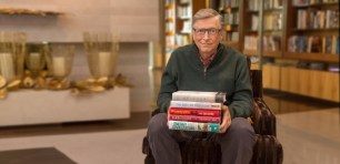 Bill Gates reading