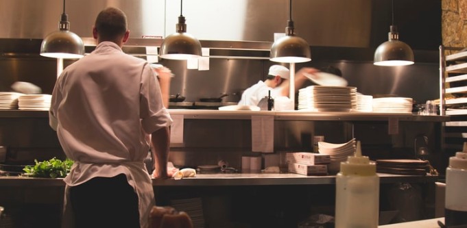 face masks in restaurants wage