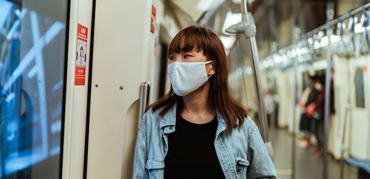 woman-commuting-mask